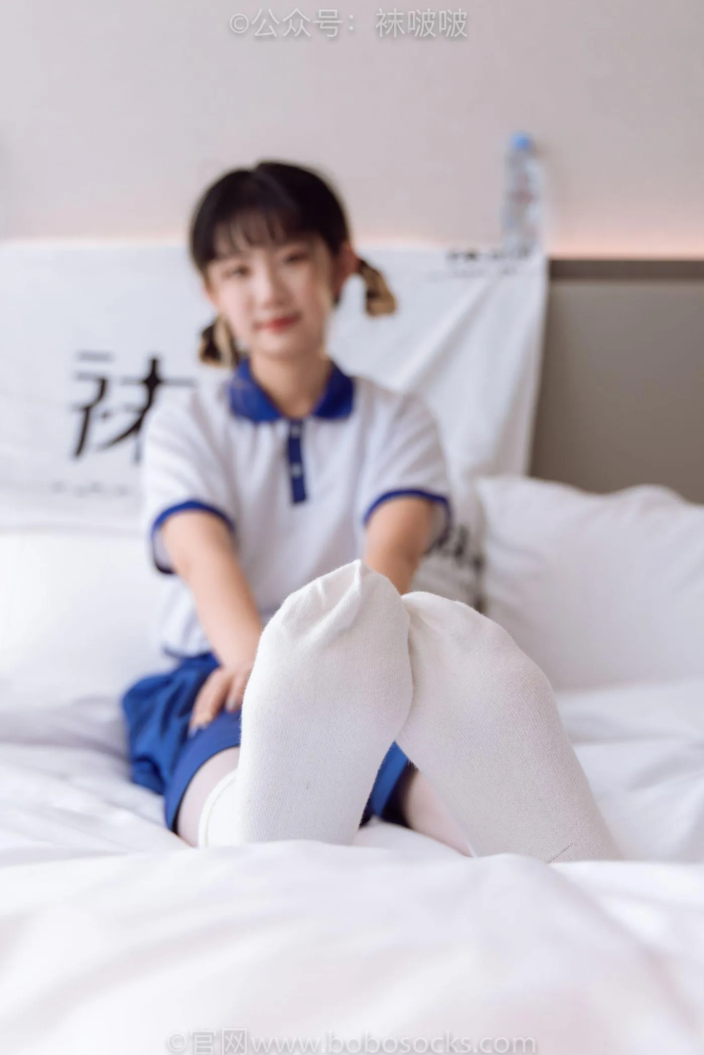 [BoBoSocks袜啵啵]NO.042 砂糖-校服、板鞋、白棉袜、油亮白丝 [139P]插图1